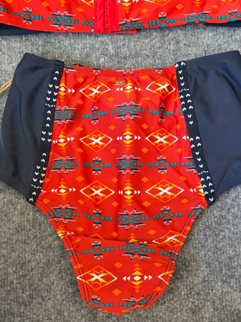 Roxy Red and Navy Tribal High-Waist Bikini Set TOP Sz L BOTTOM Sz S - Picture 14 of 15